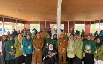 Bimbingan Teknis Peningkatan Pengetahuan dan Keterampilan Perempuan dalam Pengelolaan UMKM Menuju Kemandirian yang dilaksanakan PKK Kecamatan Botupingge di Villa Pasir Panjang, Kecamatan Kabila Bone, Selasa, 6 Oktober 2026. (Foto Diskominfo Bone Bolango)