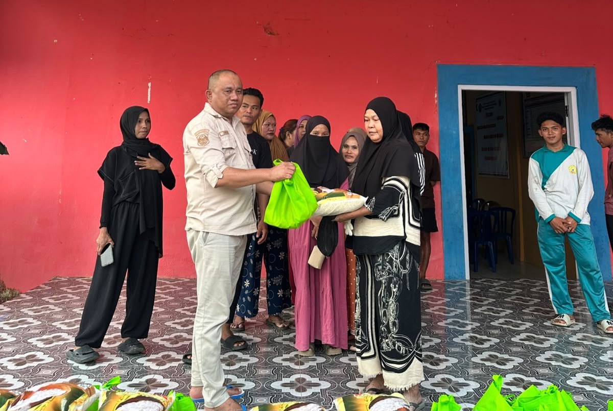 Distribusi Sembako YR TIM kepada Warga di Taluditi