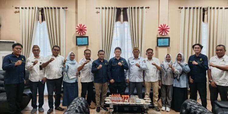 audiensi Tim Direktorat Panas Bumi Kementerian ESDM yang dipimpin Inspektur Ahli Muda Panas Bumi, Joni Rahmatsyah, bersama Sekretaris Daerah Kabupaten Bone Bolango, Iwan Mustapa