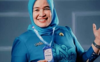 Kepala SMP Negeri 1 Kabila, Pitria Deu (Foto Diskominfo)