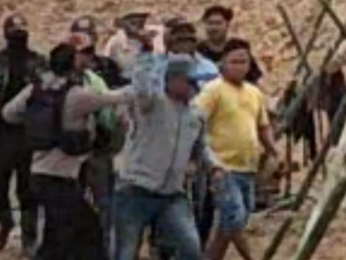 Bawa Parang Rusak Talang di Tambang Saripi, Aksi Security PT PG Gorontalo Disorot.(Foto Istimewa)