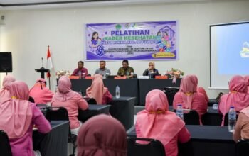 Tutup Pelatihan Kader Desa Rumbia, Bupati Boalemo Dorong Penguatan Posyandu.