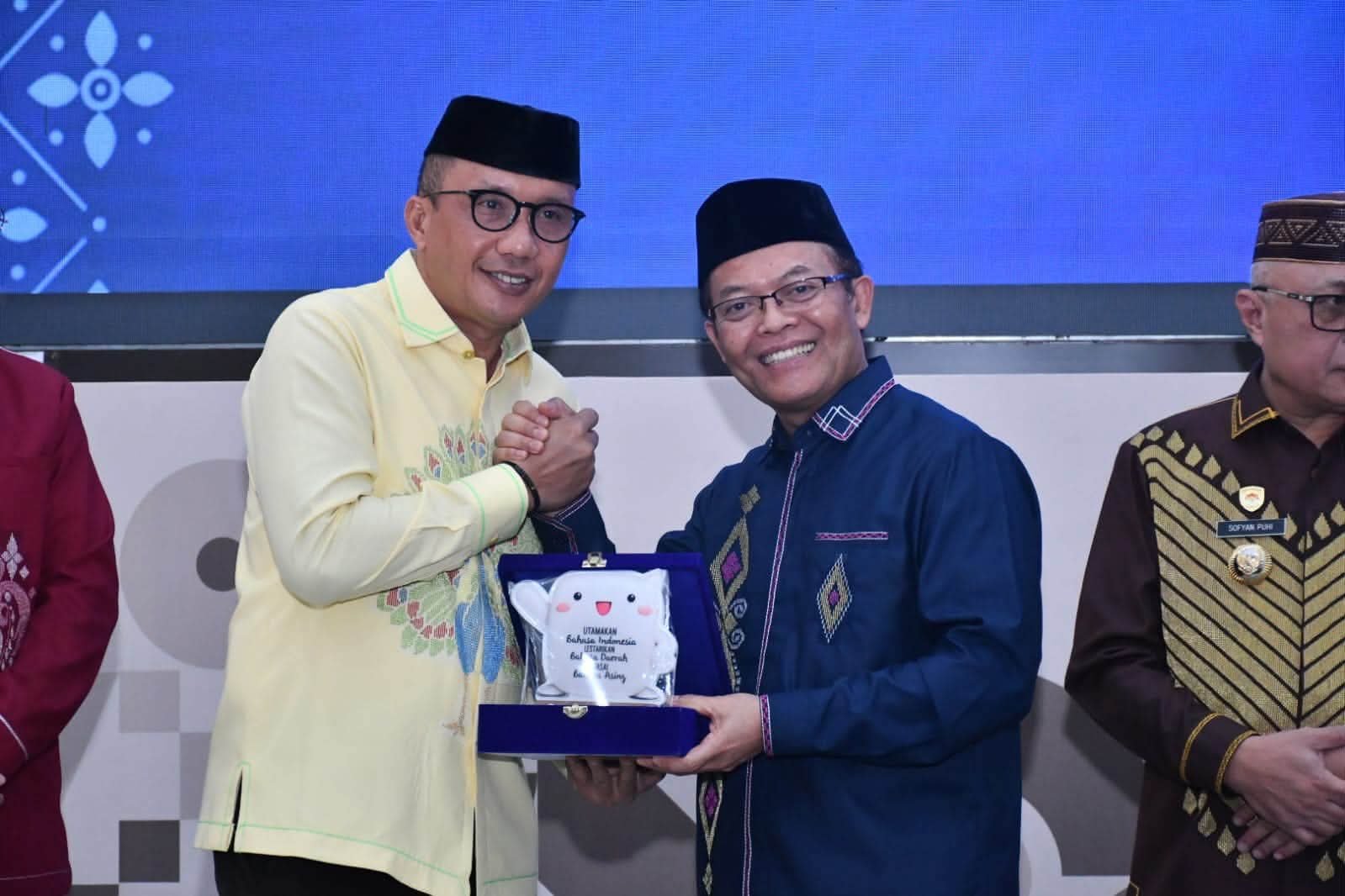 Tegaskan Identitas Budaya, Wabup Boalemo Sepakati Kerja Sama Bahasa.(Foto: Arif)