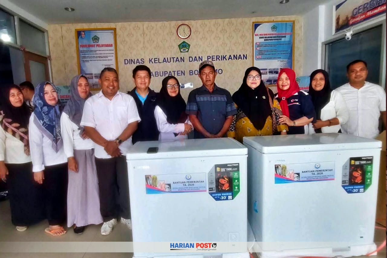 Anggota DPRD Kabupaten Boalemo, Silfana Saidi Serahkan Bantuan Freezer untuk Pengusaha Ikan Boalemo.(Foto Istimewa)