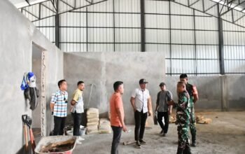 Wabup Boalemo, Lahmuddin Hambali Pantau Langsung Pembangunan KDMP Desa Tangga Jaya.(Foto: Arif)