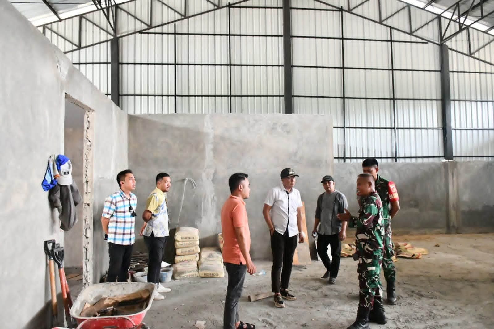 Wabup Boalemo, Lahmuddin Hambali Pantau Langsung Pembangunan KDMP Desa Tangga Jaya.(Foto: Arif)