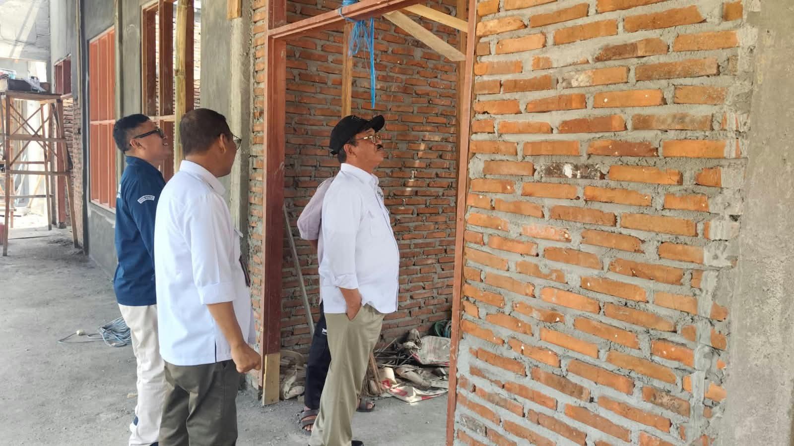 Cek Revitalisasi di Tilamuta, Rum Pagau Bersyukur Bantuan Pusat Mengalir ke Boalemo.(Foto: Prokopim Boalemo)