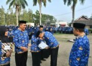 Wabup Boalemo Lepas ASN Purna Tugas Saat Apel Korpri. (Foto: Arif)