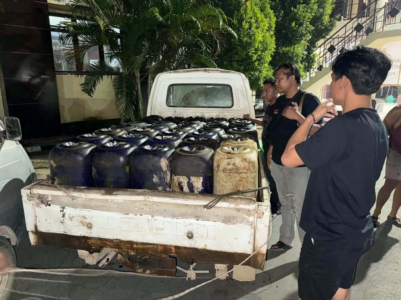 Penyelundupan 2.450 Liter Solar ke PETI Botudulanga Digagalkan Polres Pohuwato.(Foto Istimewa)