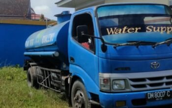 Ketika Nasib Beribu Warga Boalemo Digantungkan pada Mobil Tangki Renta.